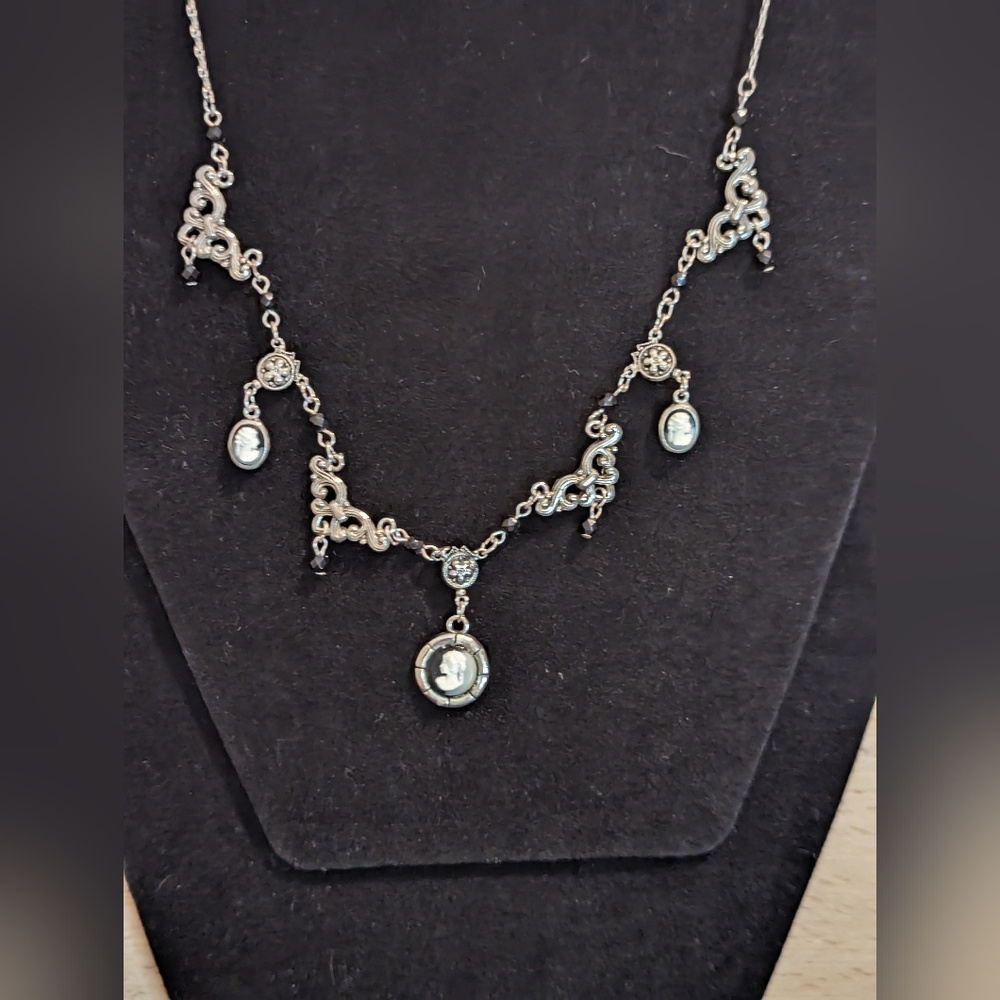 Vintage style Choker